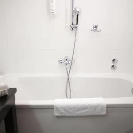 Bosnia 4*